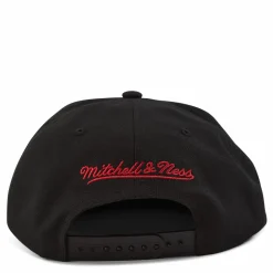 B Snapback