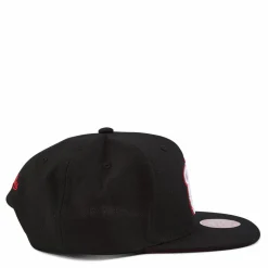 B Snapback
