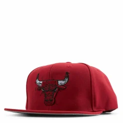 Bulls Embroidery Glitch Snapback
