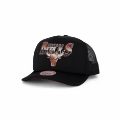 Bulls Rock On Trucker