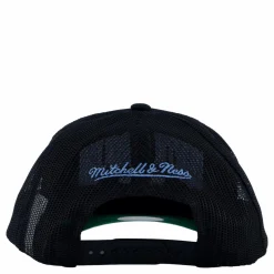 UNC Gold Leaf Trucker